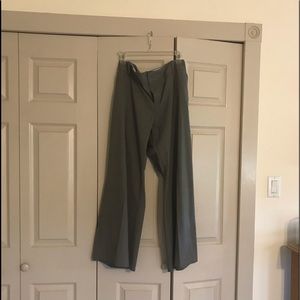 🌟GAP WOMEN’S ANKLE TROUSERS in gray pinstripe, flare leg. Sz. 16 Stretch.